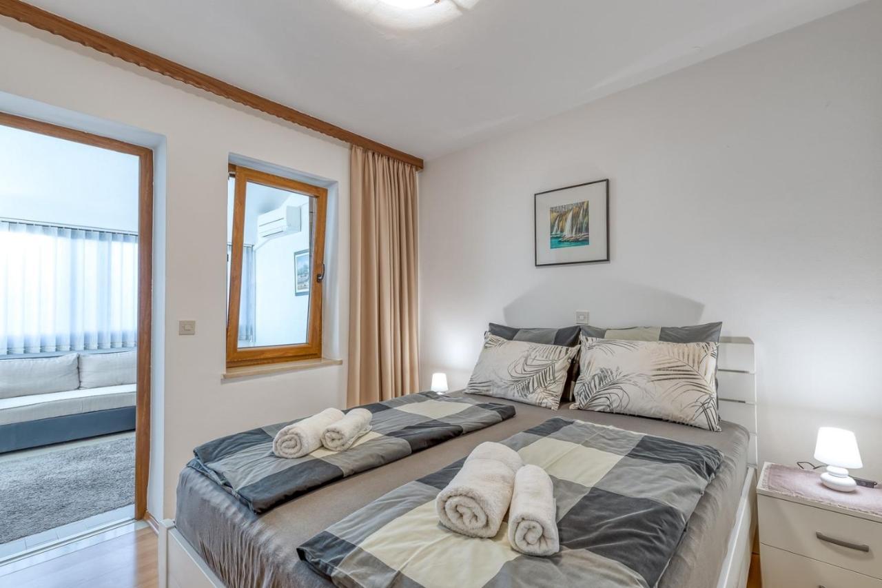 Apartment Lucijan Porec Esterno foto