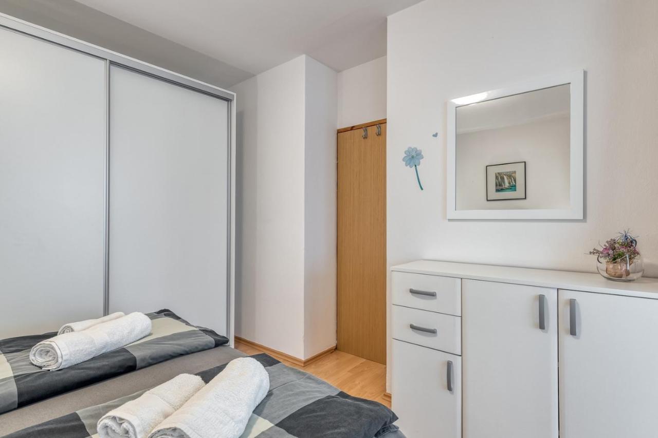 Apartment Lucijan Porec Esterno foto