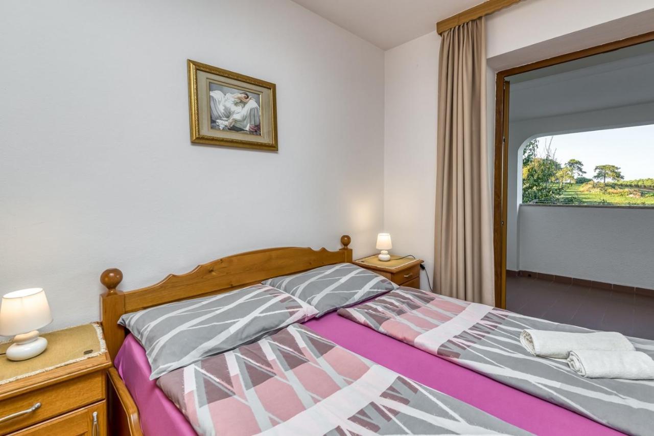 Apartment Lucijan Porec Esterno foto